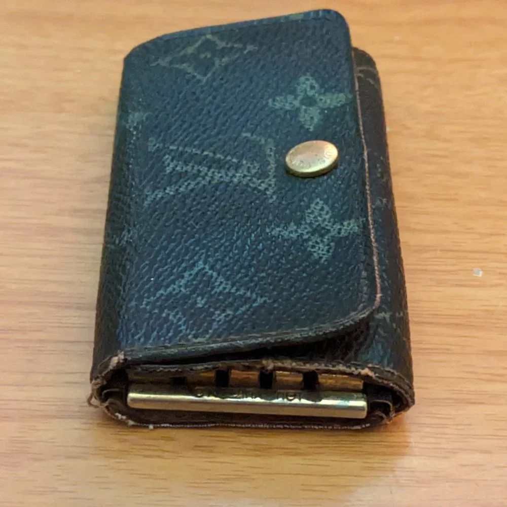 Louis Vuitton Monogram Key Holder/Wallet #1634***
